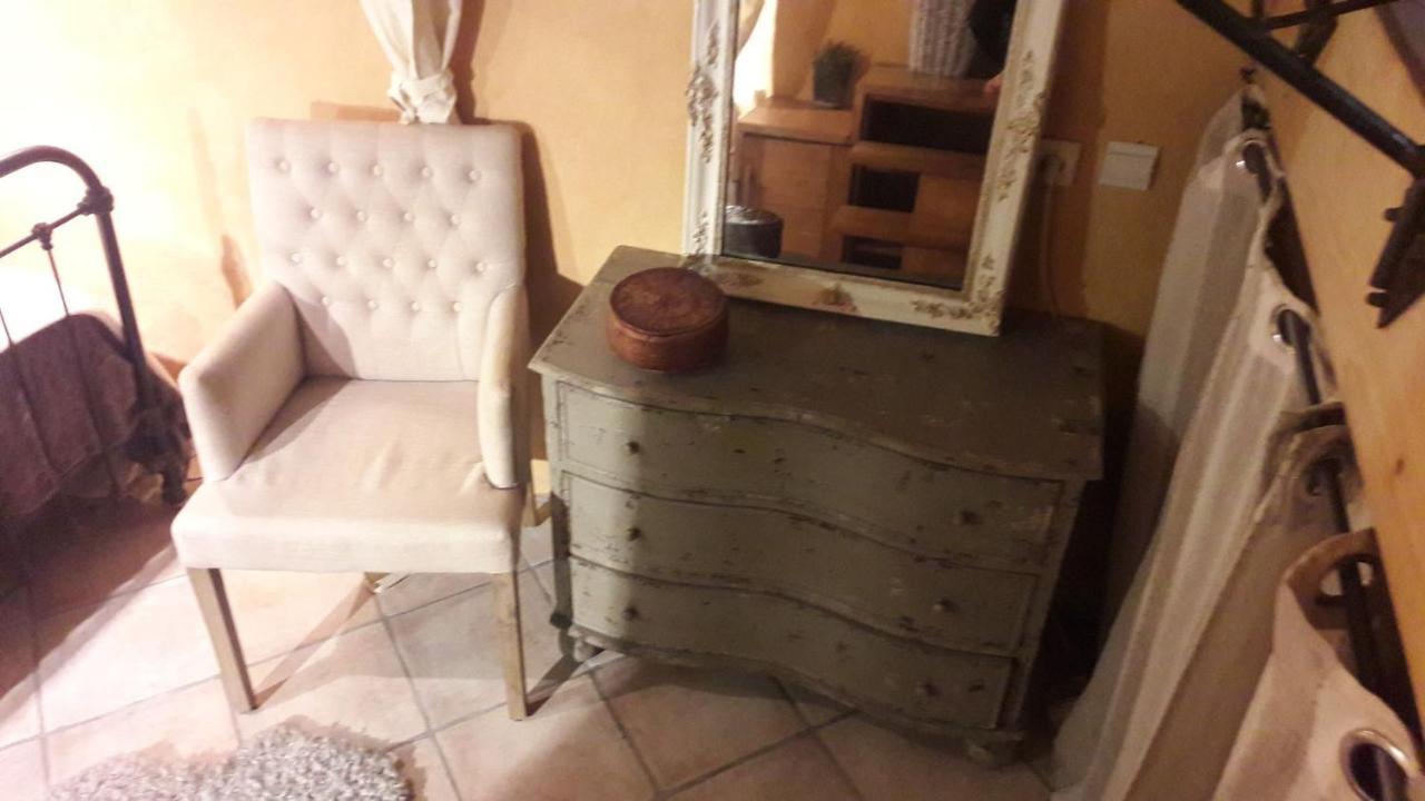 Joli loft dans village pittoresque Péret Extérieur photo