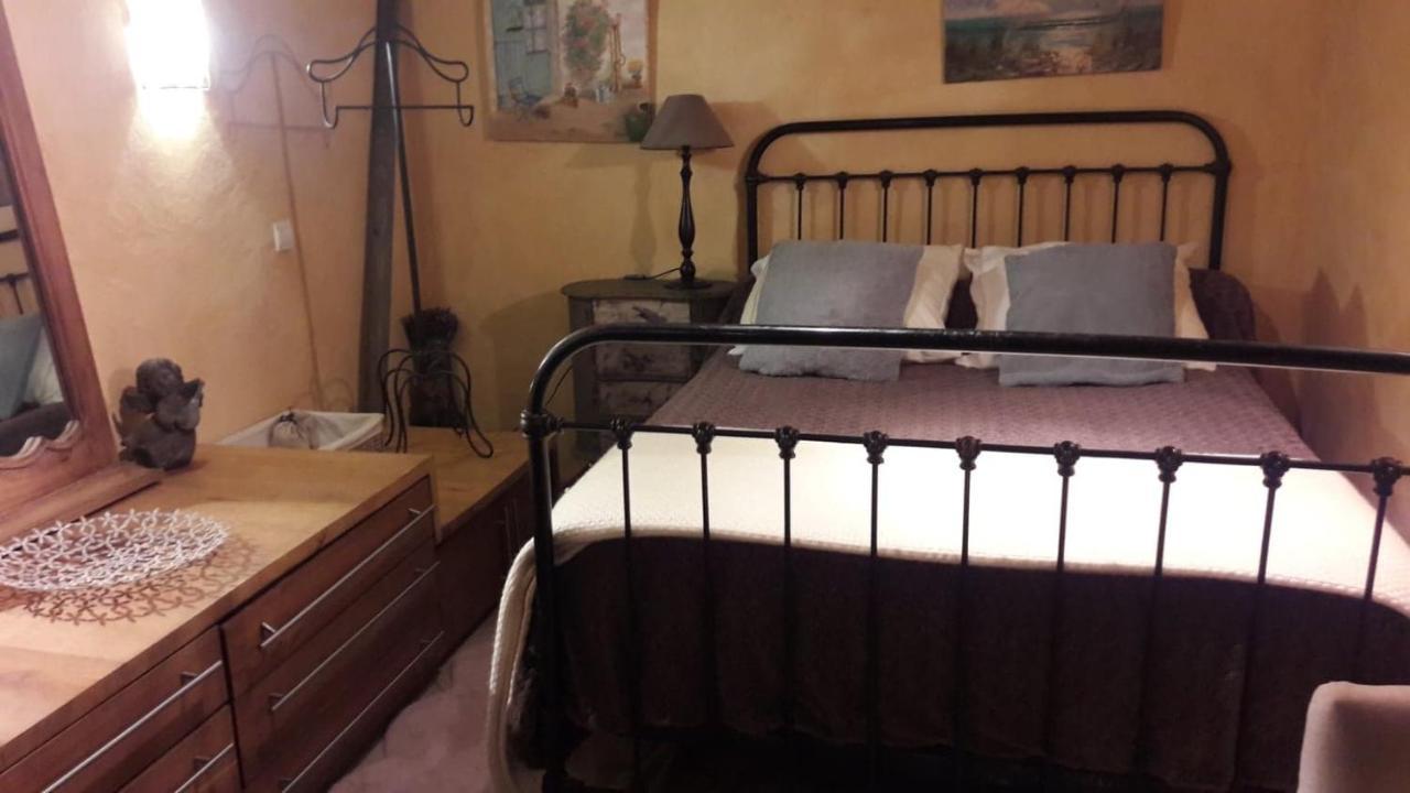 Joli loft dans village pittoresque Péret Extérieur photo