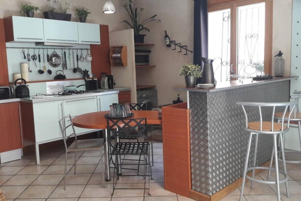 Joli loft dans village pittoresque Péret Extérieur photo