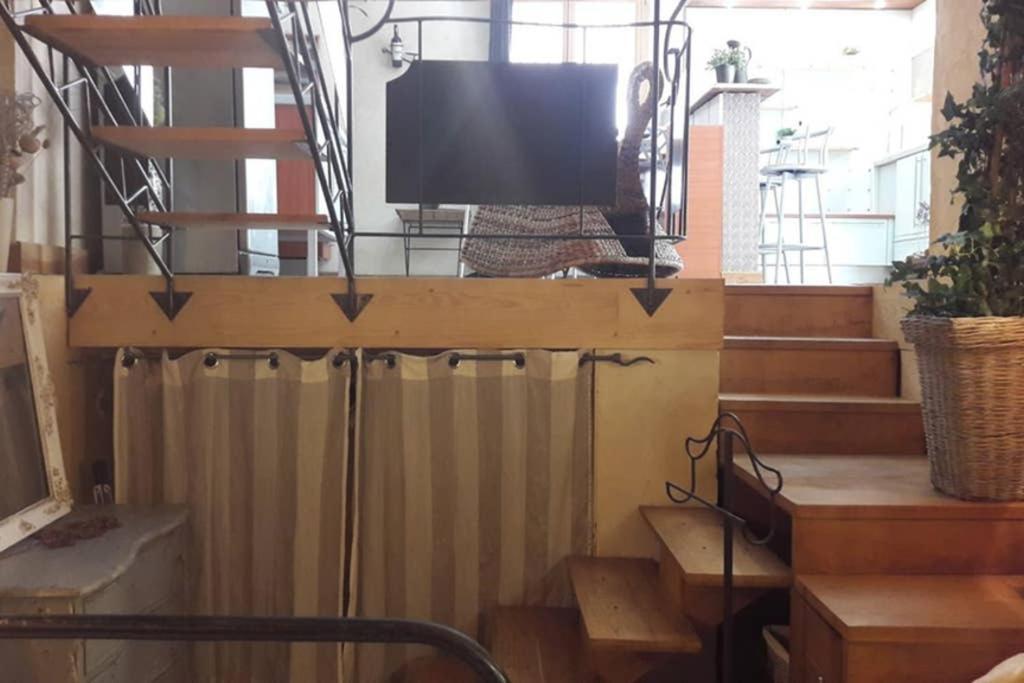 Joli loft dans village pittoresque Péret Extérieur photo