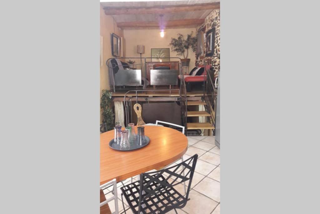 Joli loft dans village pittoresque Péret Extérieur photo