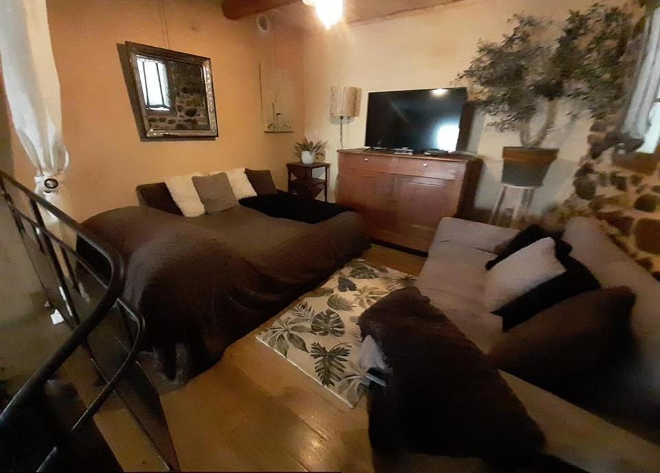 Joli loft dans village pittoresque Péret Extérieur photo