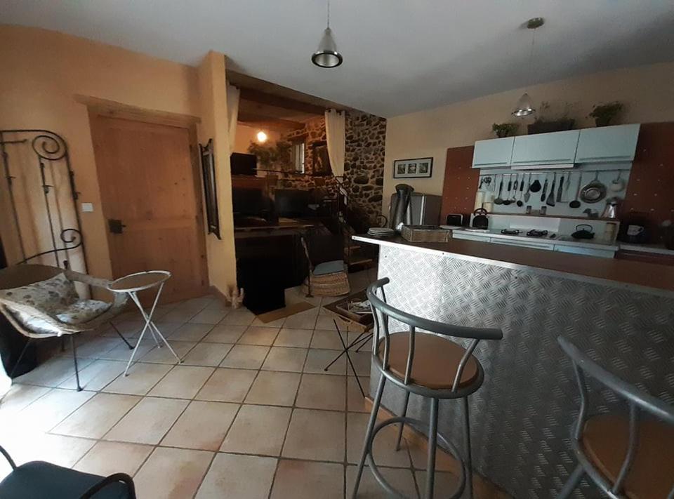 Joli loft dans village pittoresque Péret Extérieur photo